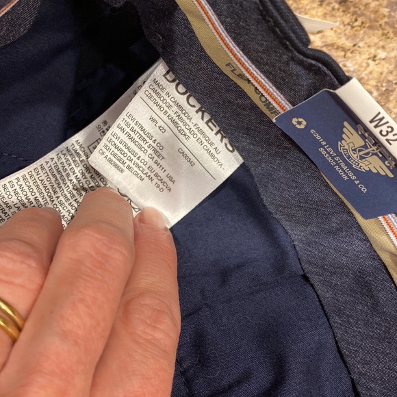 NWT Dockers Signature Khaki Navy Pants Straight Fit Comfort Waistband W32 L34 - Picture 5 of 15